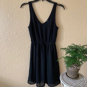 H&M | LITTLE BLACK DRESS | DIVIDED | SUMMER CASUAL